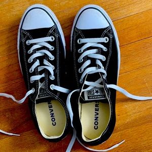 Black low-top converse